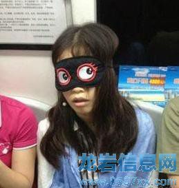 擠的不是地鐵,是寂寞。關于擠地鐵的日常。