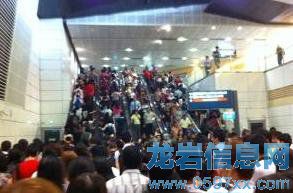 擠的不是地鐵,是寂寞。關于擠地鐵的日常。