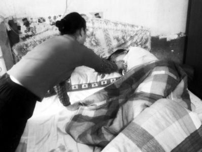 福建一少女被腫瘤包臉 17歲仍未上過(guò)學(xué)(圖)