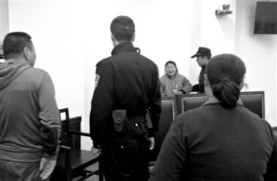 女子記恨生母謊稱系發(fā)改委干部詐騙親舅百余萬