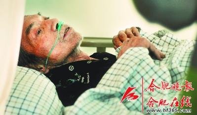 獨居老人出租屋內奄奄一息 兒子打工多時未探望