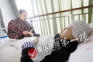 重慶一名七旬老太為照顧養育棄嬰 拾荒16年
