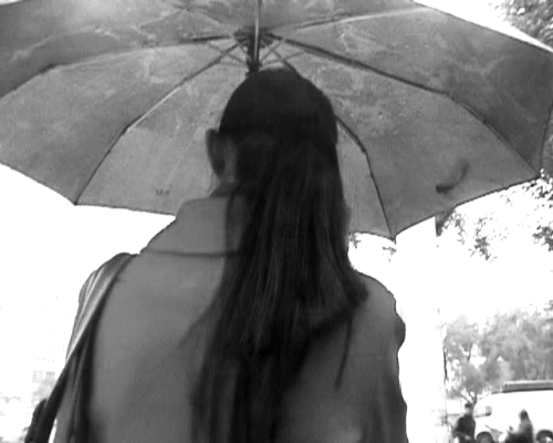 女子遭尾隨300米后兩尺多長頭發(fā)被人剪掉(圖)