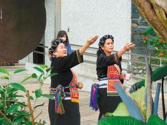 臺灣一部落老樹被蟲蛀 似名畫《吶喊》(圖)