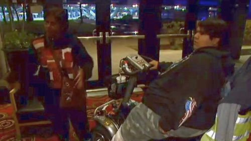 男子因太胖飛機拒載被困美國只好乘船回國(圖)