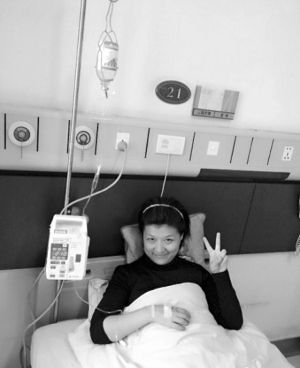 一瓶藥3萬元,徐麗笑稱,“這是用過最貴的奢侈品。” 本組圖片來自徐麗微博