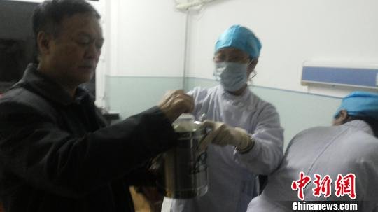 哈爾濱81歲老人捐獻(xiàn)眼角膜 九年前曾是受捐者