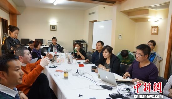 馮小剛召開春晚節目創作會 好萊塢廣發英雄貼(圖)