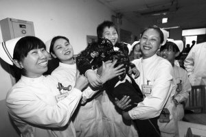 河北遭父割喉男童已出院 專人監管10萬善款